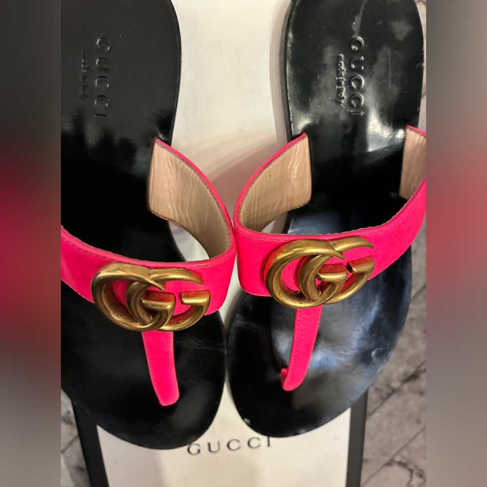 Gucci Fuchsia Pink Leather Logo Double G Thong Sandal size 35 Black Se $495 - Picture 2 of 16